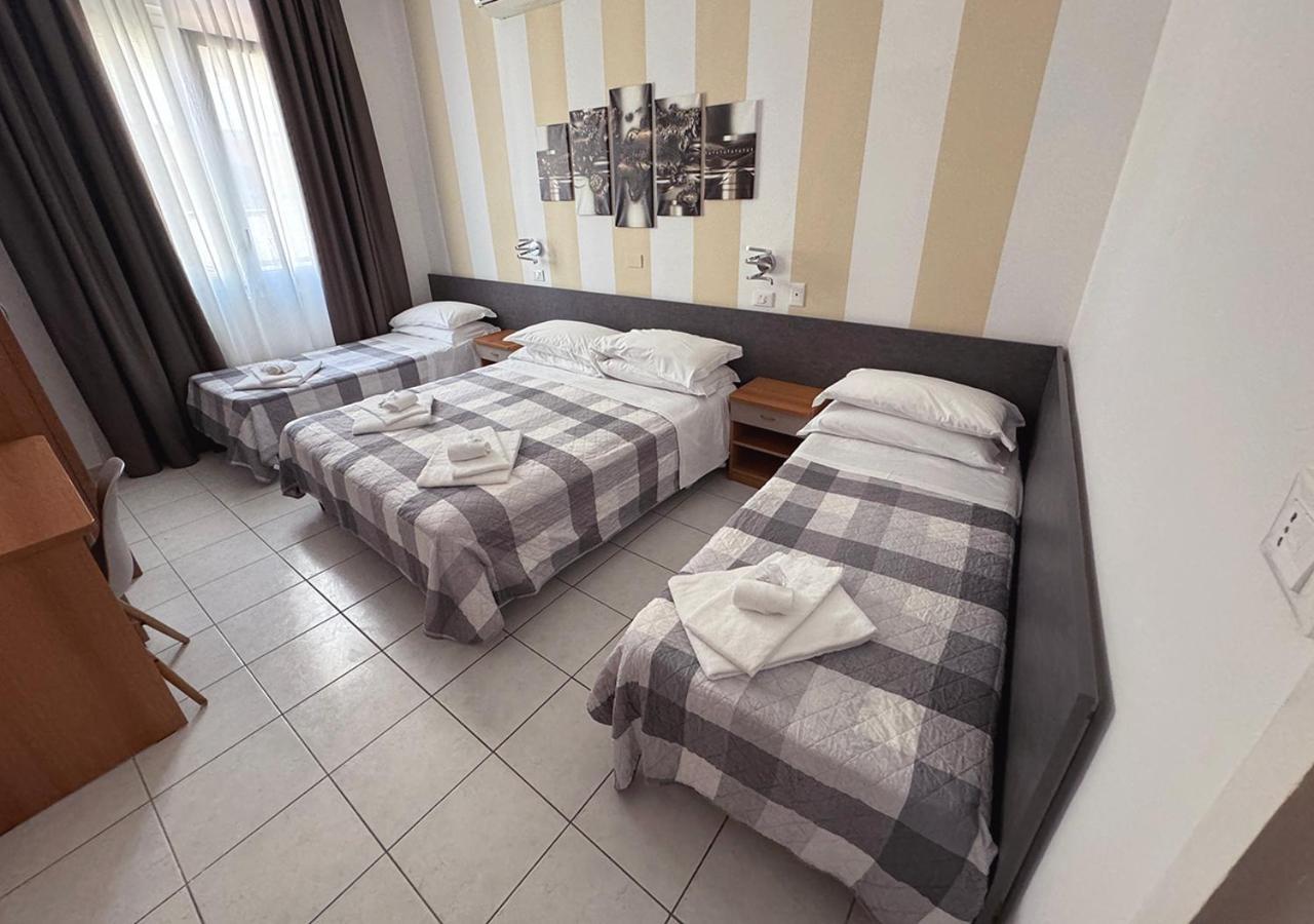 Chiama Hotel Римини Экстерьер фото